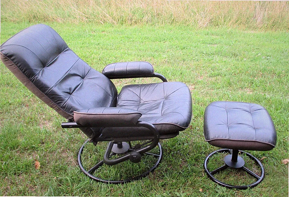 MID CENTURY MODERN RECLINING LOUNGE CHAIR AND OTTOMAN
